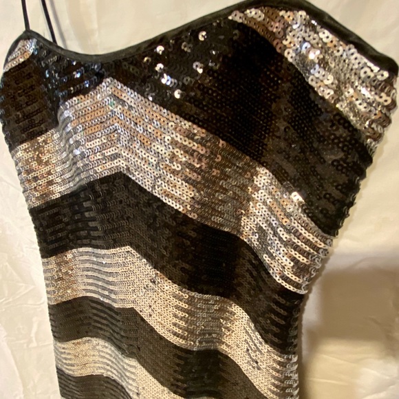 2/20 EUC Sequin Bodycon Stretchy Shiny Chevron Striped Mini Dress Sparkly NYE - Picture 4 of 12